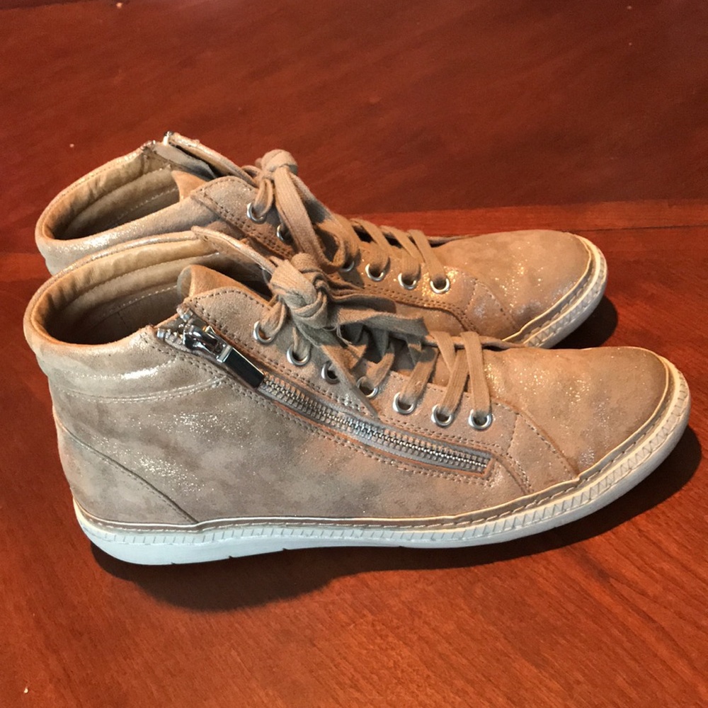 Sofft tan leather sneakers shoes size 7M